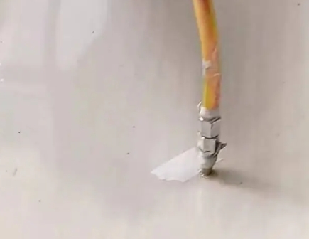 阿克陶瓷砖空鼓维修公司专业解答在瓷砖铺贴过程中，如果使用的砂料过粗（如全部使用了粗砂），可能会导致以下问题
