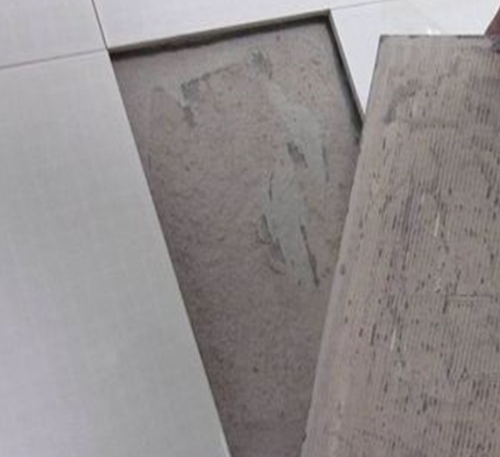 阿克陶瓷砖空鼓维修公司分享瓷砖铺贴时如果打浆（即涂抹在瓷砖背面和基层上的砂浆或瓷砖胶）过少，会带来以下问题